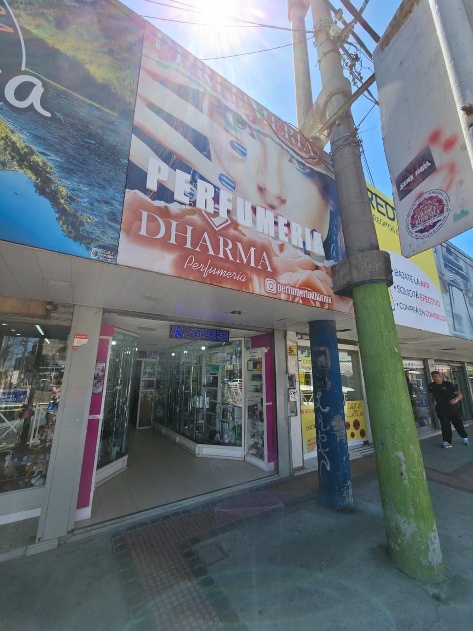 nuestro local desde el exterior